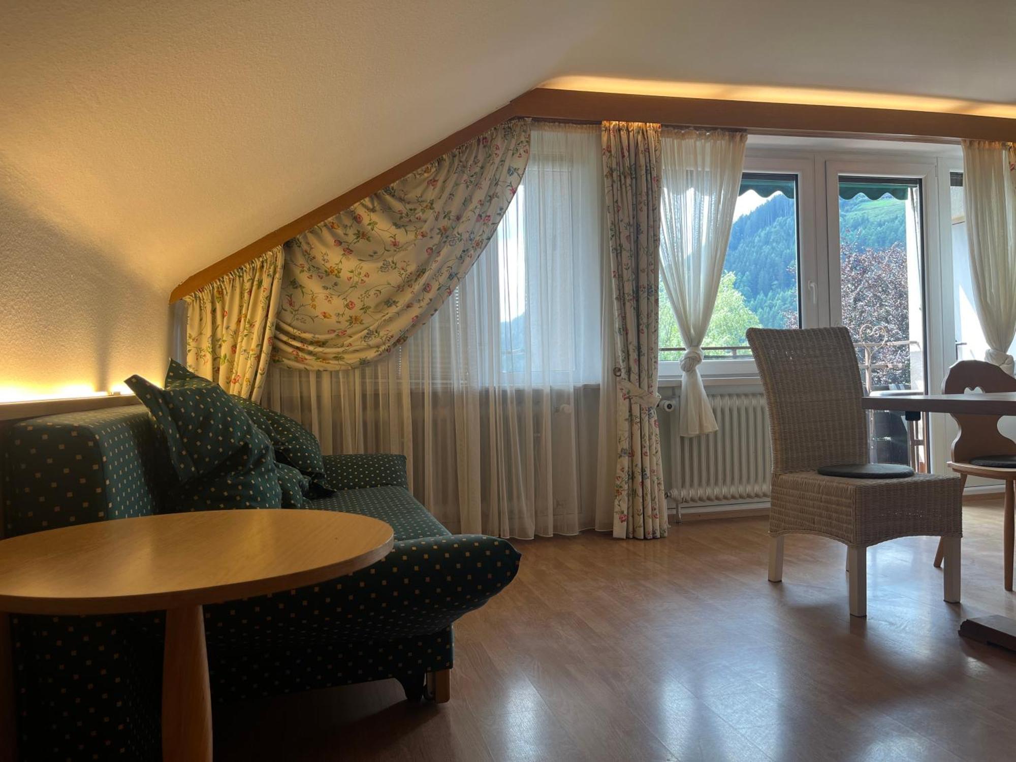 Goldener Hahn B&B Baiersbronn - Ferienwohnungen Mit Hotel Service Nahe Gartenschau Tal X חדר תמונה