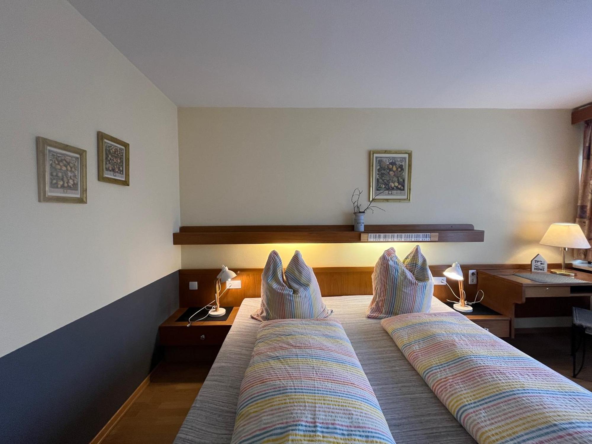Goldener Hahn B&B Baiersbronn - Ferienwohnungen Mit Hotel Service Nahe Gartenschau Tal X חדר תמונה