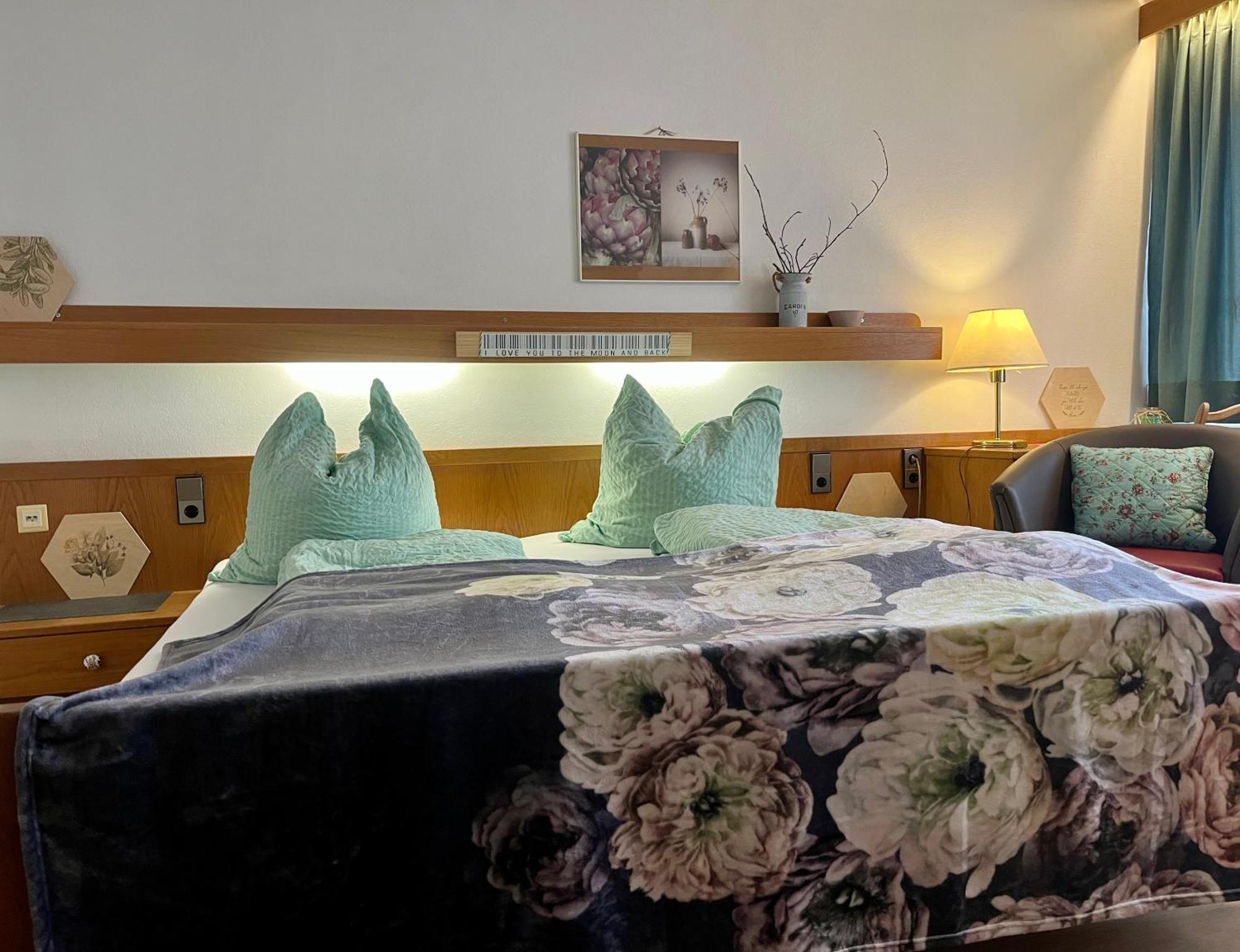 Goldener Hahn B&B Baiersbronn - Ferienwohnungen Mit Hotel Service Nahe Gartenschau Tal X חדר תמונה